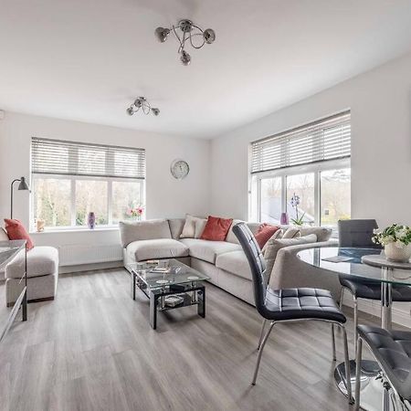 Stylish Home @ Virginia Water Lake & Free Parking Englefield Green Екстер'єр фото