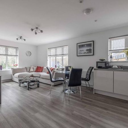 Stylish Home @ Virginia Water Lake & Free Parking Englefield Green Екстер'єр фото
