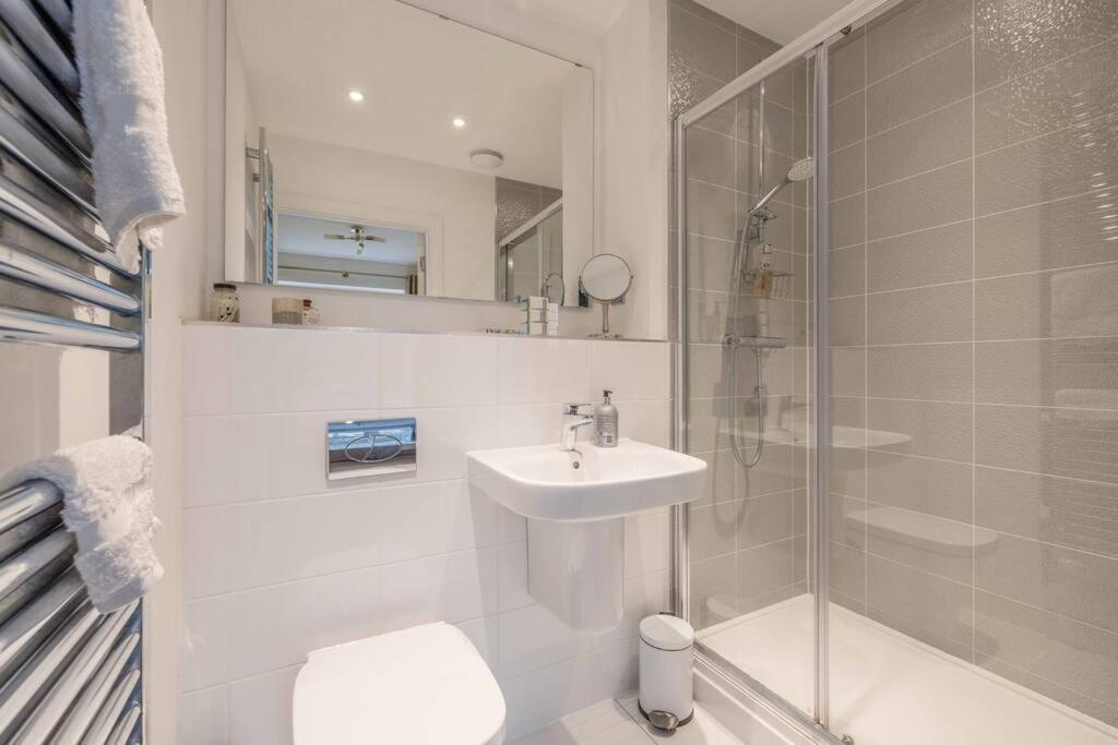 Stylish Home @ Virginia Water Lake & Free Parking Englefield Green Екстер'єр фото