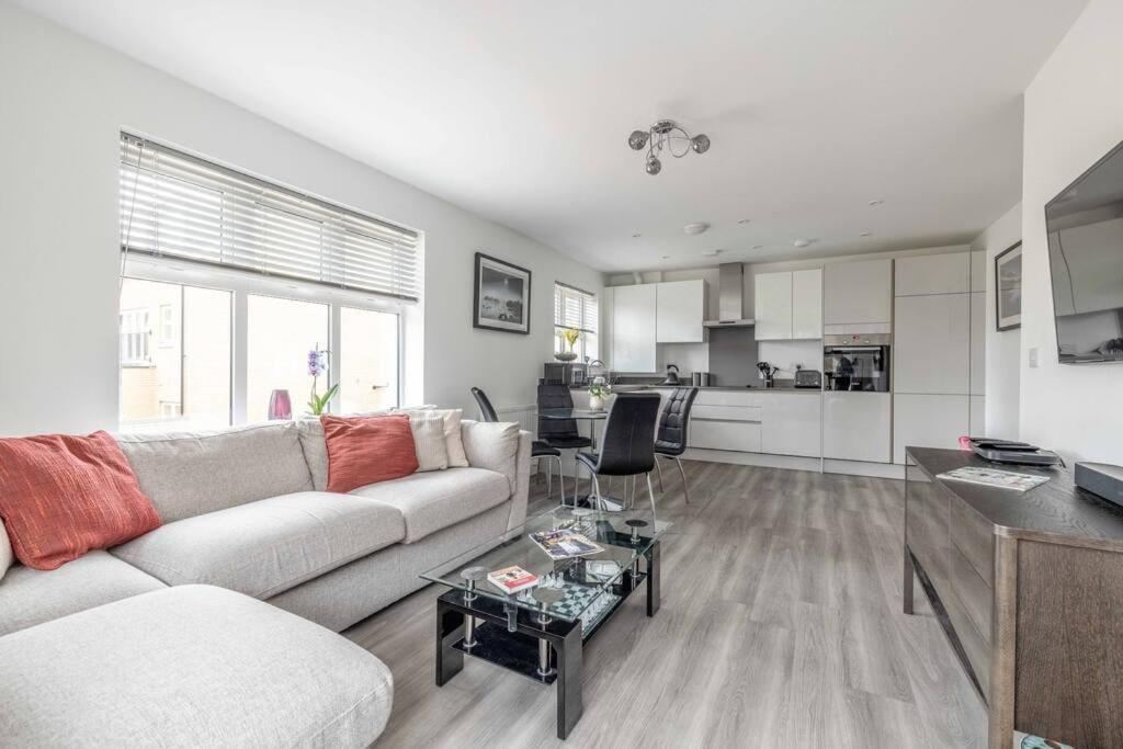Stylish Home @ Virginia Water Lake & Free Parking Englefield Green Екстер'єр фото